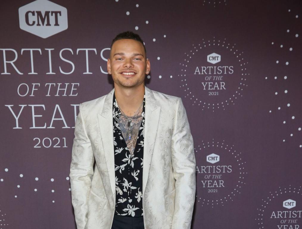 Kane Brown Steps In Last Minute To CoHost CMT Music Awards